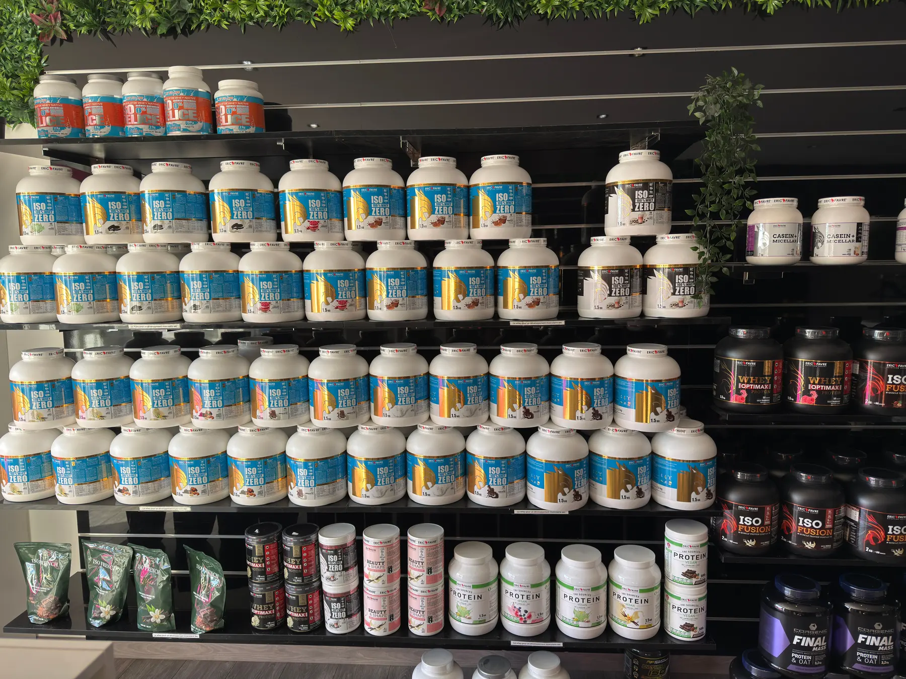 Le rayon protéines de la boutique BodyStart : whey, isolate et caséine en libre accès